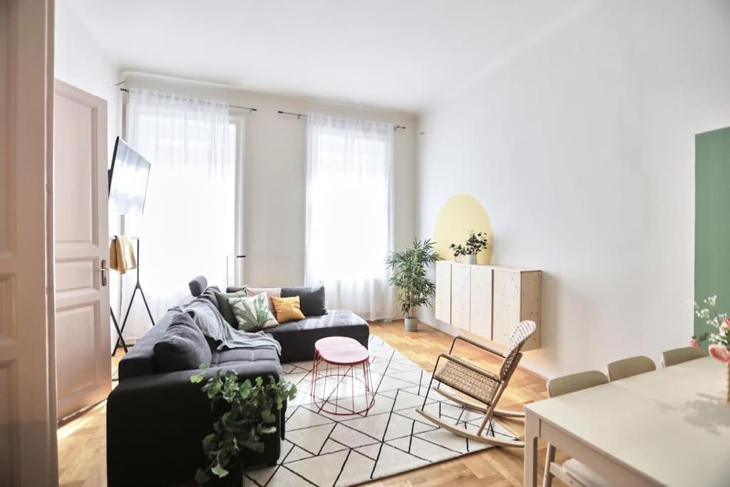 Unwind In Style W Sauna Dsgn 2Br Home Budapesta Exterior foto