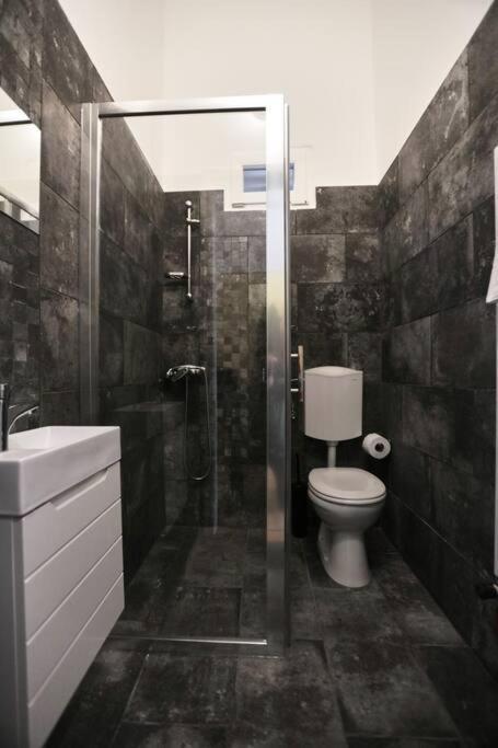 Unwind In Style W Sauna Dsgn 2Br Home Budapesta Exterior foto